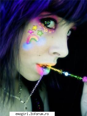 vreau si yo accesori mai ales lantisorul roz poseta rosie si b cercei cum fak rost de ele plzz krew