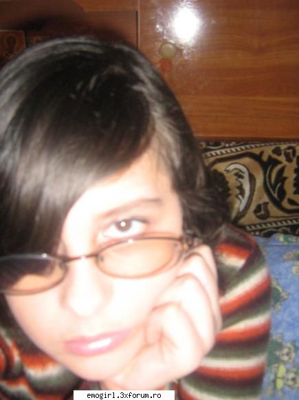 bah,emo nu este o moda habar n-au ce inseamna =( ....si danutza,nu se invatza sa fii asta o ai in
