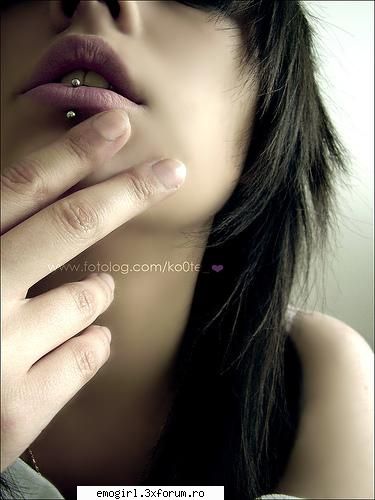 EmO GiRlS - FlOwEr PoWeR LuZ - Emo