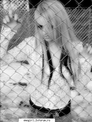 EmO GiRlS - FlOwEr PoWeR LuZ - Emo