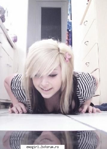 EmO GiRlS - "Is An Elephant...I'm Suere!!!!" - Emo