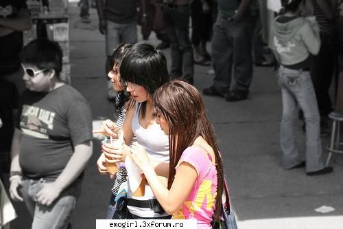 EmO GiRlS - FlOwEr PoWeR LuZ - Emo