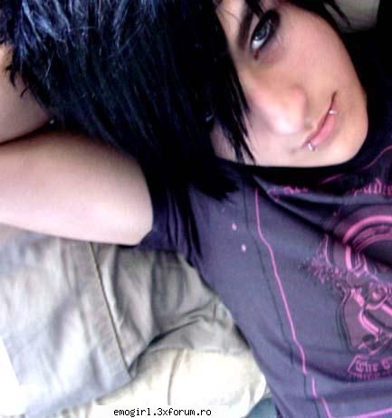 singura poza pe care o mai am q emo boys =(  =( ..nu mai am poze emo q sa va placa pozele puse de mn