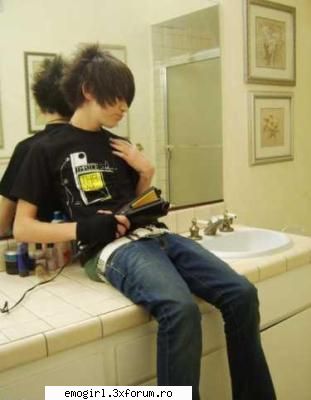 tare :rotfl:  :rotfl:  :rotfl: emo boys