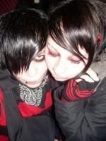 PoZe EmO - another photo ..EmO :X - Emo