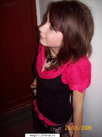 :hi: tot eu...if somebody wants 2 talk imoh boyz ;) )my id: poze qu voi