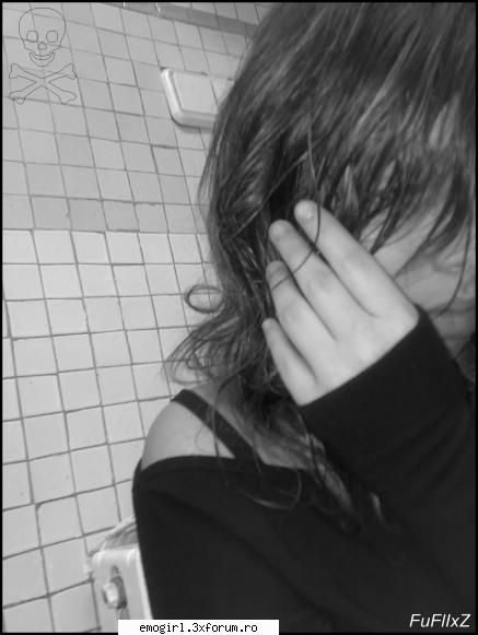 my face is busy...so talk to the hand!!! hy`:p