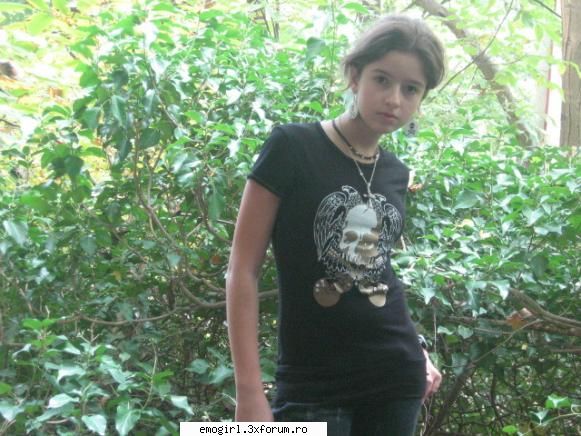 me ...aduk may moolt a rockeritza ...de fapt crek asta sunt...no way  :finger: me/my friendz.my